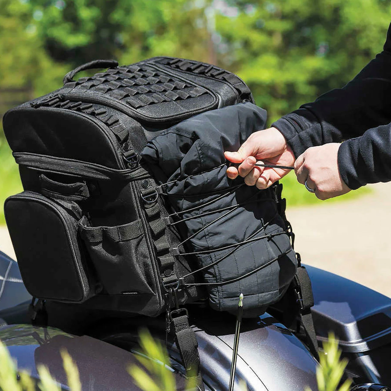 Kuryakyn Momentum Vagabond Bag - Image 5