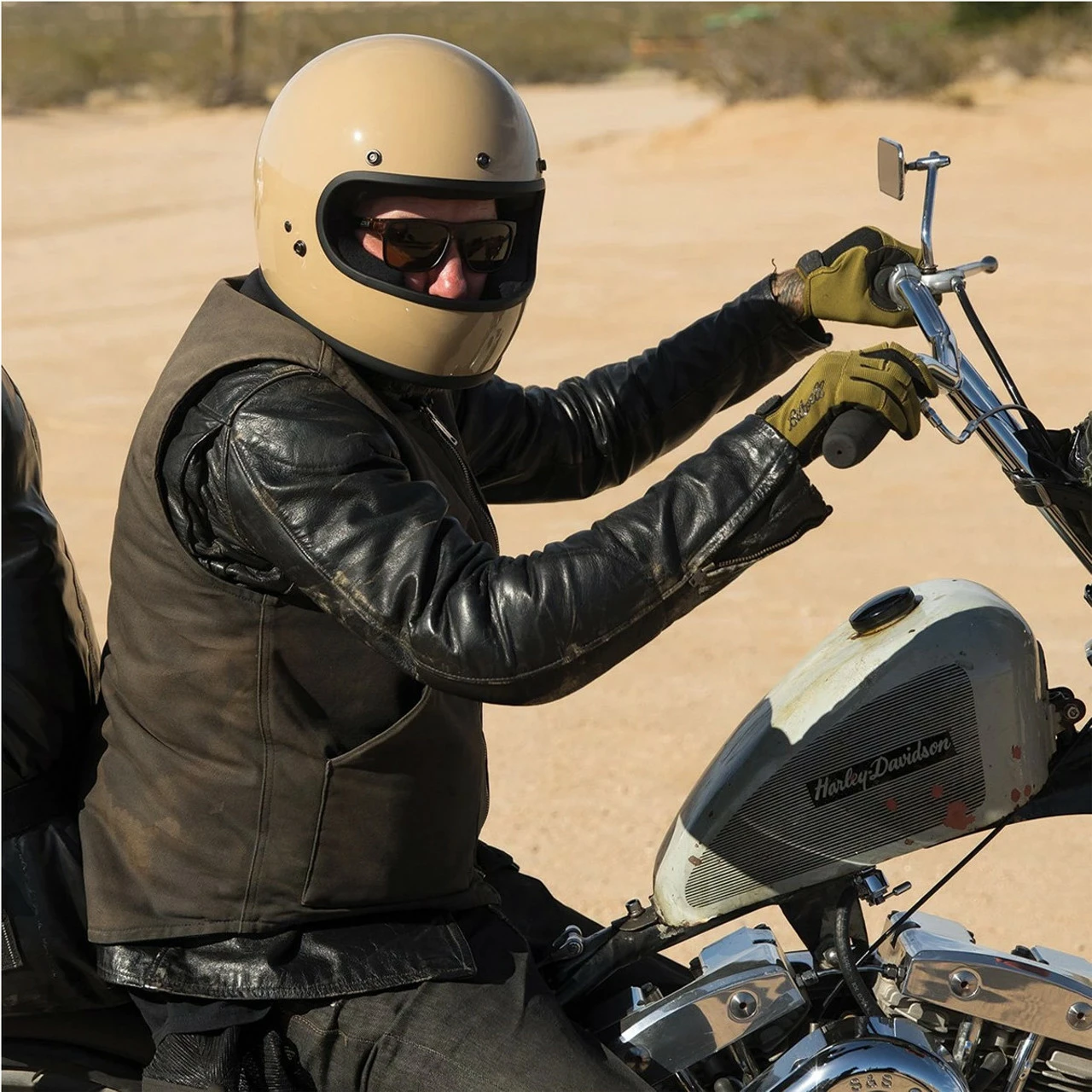 Biltwell Gringo ECE Gloss Coyote Tan Helmet 10 Biltwell Gringo ECE Gloss Coyote Tan Helmet - Image 8