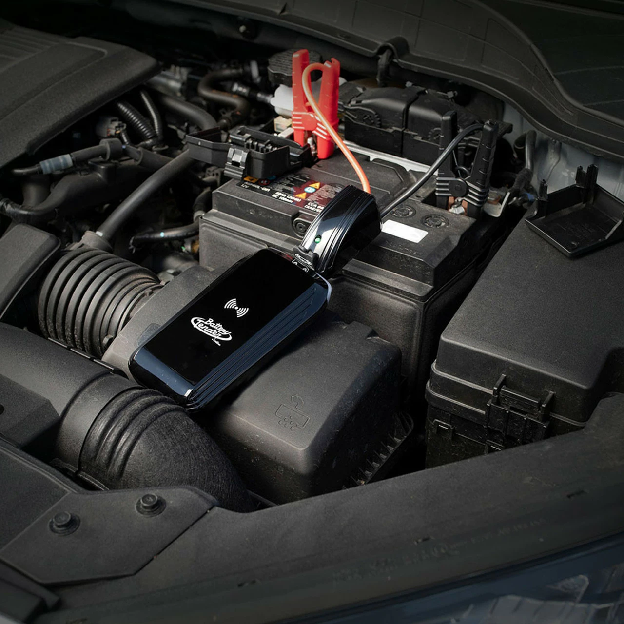 Battery Tender 1000 AMP Jump Starter - 8000 MAh Power Bank With Wireless Charger - Image 7